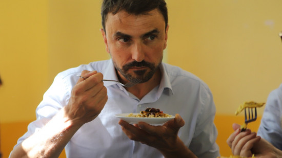 Suppression de la viande dans les cantines scolaires de Lyon : Grégory Doucet "regrette" l'annulation par la justice