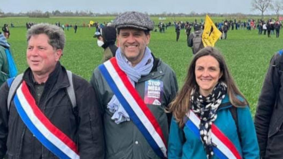 Méga-bassines : plusieurs élus NUPES de Lyon présents à Sainte-Soline dénoncent la "brutalité aveugle" des forces de l'ordre Méga-bassines : plusieurs élus NUPES de Lyon présents à Sainte-Soline dénoncent la "brutalité aveugle" des forces de l'ordre