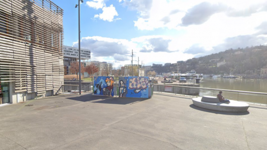 Lyon : la Métropole veut relancer la passerelle mobile de la darse de la Confluence pour les cyclistes