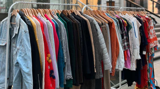 Près de Lyon : un vide dressing dans... une concession automobile !