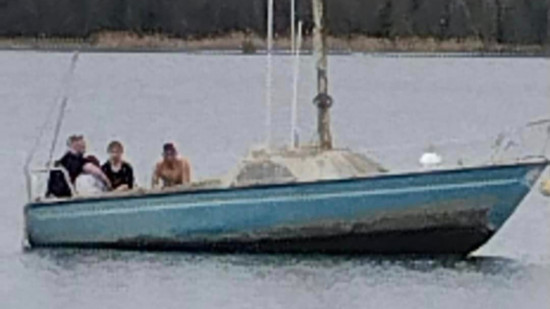 Près de Lyon : deux adolescents sauvés de la noyade après avoir volé un bateau Près de Lyon : deux adolescents sauvés de la noyade après avoir volé un bateau