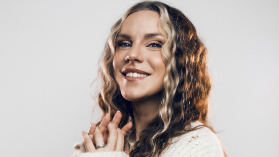 La youtubeuse Emy LTR en séance de dédicace à Lyon