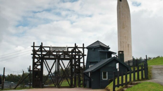 Voyage mémoire pour Bruno Bernard et des collégiens dans un ancien camp de concentration nazi