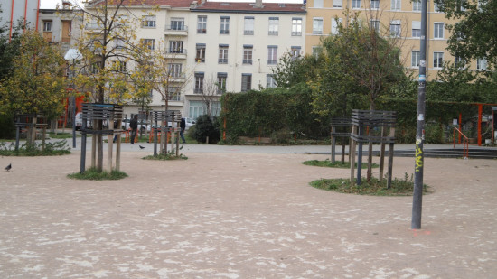 "Les élus ne prennent pas leurs responsabilités" : un collectif alerte sur la situation de la place Mazagran à Lyon