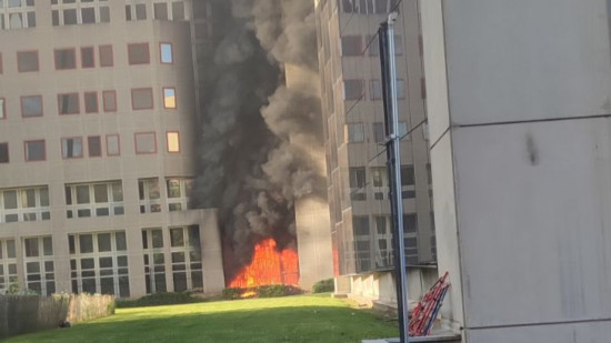 Lyon : important incendie derrière la tour Swiss Life à la Part-Dieu Lyon : important incendie derrière la tour Swiss Life à la Part-Dieu