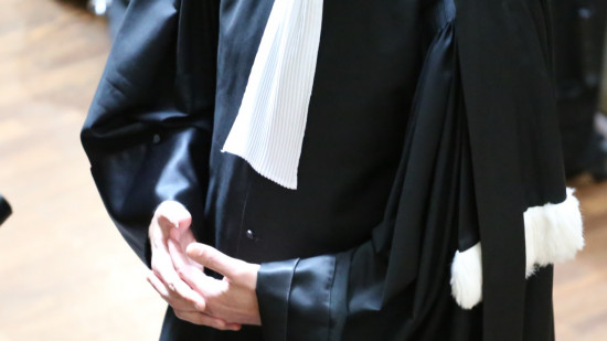 Un cantinier attaqué de deux coups de couteaux à Lyon : "Je ne lui en veux pas" Un cantinier attaqué de deux coups de couteaux à Lyon : "Je ne lui en veux pas"