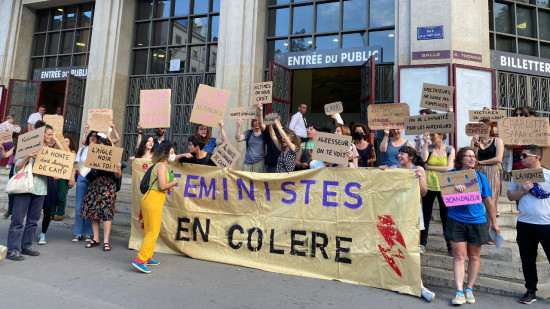 "Public complice" : l'entrée du spectacle de Gérard Depardieu perturbée à Lyon