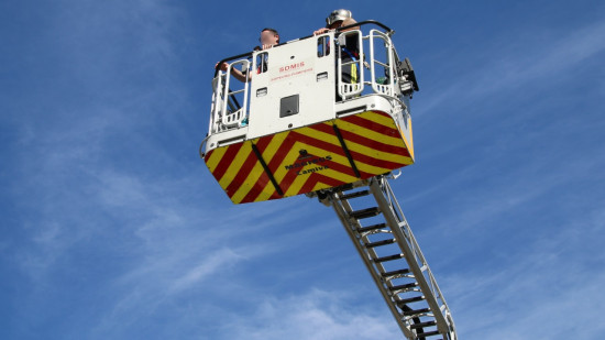 Près de Lyon : il laisse son fils seul pour aller voir sa petite-amie, les pompiers déploient la grande échelle Près de Lyon : il laisse son fils seul pour aller voir sa petite-amie, les pompiers déploient la grande échelle