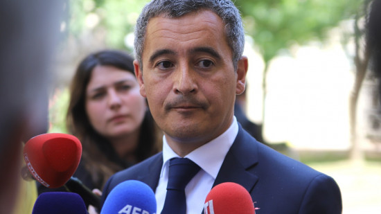 Prêtre agressé à Lyon : Gérald Darmanin, la préfète du Rhône et Grégory Doucet lui apportent leur soutien