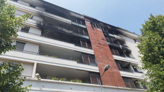 Immeuble incendié à Villeurbanne par des émeutiers : “Il faut arrêter ce laxisme”, s’insurge un habitant Immeuble incendié à Villeurbanne par des émeutiers : “Il faut arrêter ce laxisme”, s’insurge un habitant