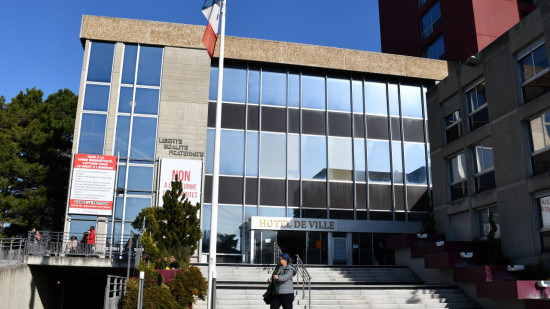 Rassemblement devant les mairies : les agents de Vénissieux prévenus 4 minutes avant 12h Rassemblement devant les mairies : les agents de Vénissieux prévenus 4 minutes avant 12h