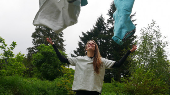 Lyon : cette kinésithérapeute a lancé sa marque de blouses éco-responsables