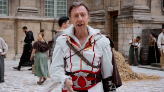 Une (fausse) cascade de Stéphane Bern dans une vidéo de Cyprien fait le buzz !