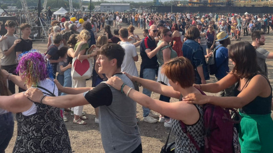 Dans la région : le record de la plus longue chenille humaine du monde va-t-il tomber ? Dans la région : le record de la plus longue chenille humaine du monde va-t-il tomber ?