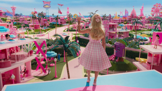 C'est quoi cette photo de Barbie sur la place Bellecour ?