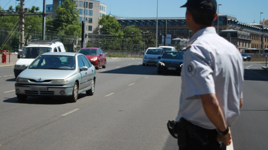 Lyon : il demande à sa compagne sans permis de prendre le volant à un contrôle de police Lyon : il demande à sa compagne sans permis de prendre le volant à un contrôle de police