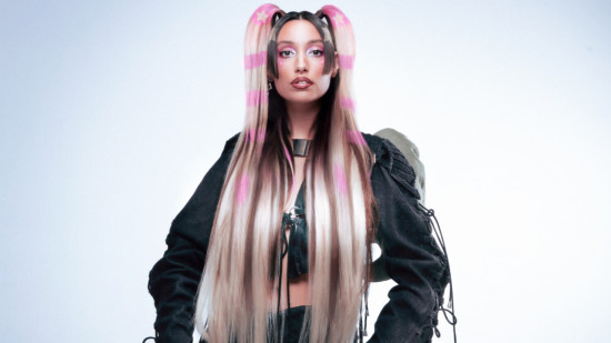 "Je suis trop contente de jouer avec des meufs que je trouve très fortes" : rencontre avec Kalika à Woodstower