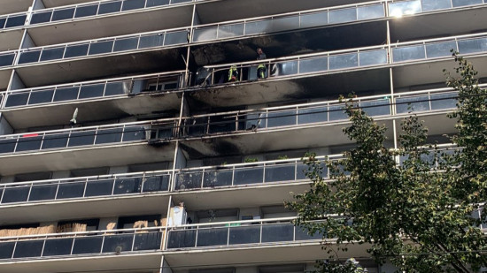Lyon : les membres d'un cortège de mariage tirent au mortier sur un immeuble, un incendie se déclare Lyon : les membres d'un cortège de mariage tirent au mortier sur un immeuble, un incendie se déclare