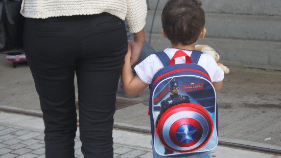 Près de Lyon : la maman retrouve son enfant de 5 ans en pleine rue, abandonné lors du périscolaire Près de Lyon : la maman retrouve son enfant de 5 ans en pleine rue, abandonné lors du périscolaire