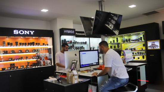 Après les émeutes à Lyon, les commerces se remettent doucement : "La page ne se tourne pas comme ça" Après les émeutes à Lyon, les commerces se remettent doucement : "La page ne se tourne pas comme ça"