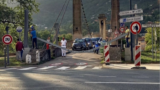 Près de Lyon : le pont de Couzon encore fermé à la circulation à cause d'un camion hors-gabarit !