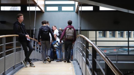 Le RN Auvergne-Rhône-Alpes réclame la généralisation du port de l’uniforme et tacle Laurent Wauquiez Le RN Auvergne-Rhône-Alpes réclame la généralisation du port de l’uniforme et tacle Laurent Wauquiez