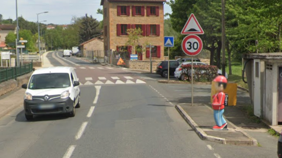 Près de Lyon : une commune pourrait renoncer à ses personnages de signalisation routière après plusieurs vols Près de Lyon : une commune pourrait renoncer à ses personnages de signalisation routière après plusieurs vols