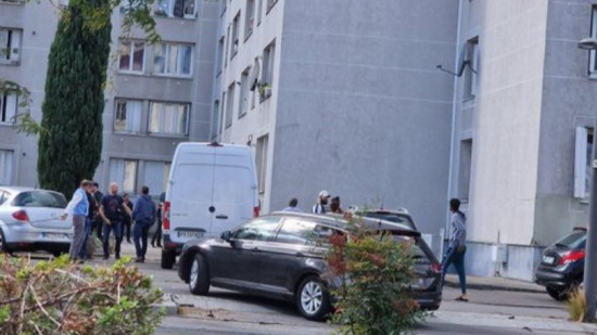 Lyon : un homme jeté par la fenêtre de son appartement dans le cadre d'un règlement de comptes ? Lyon : un homme jeté par la fenêtre de son appartement dans le cadre d'un règlement de comptes ?