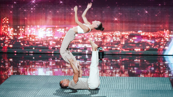 Ces Lyonnais veulent faire sensation avec de l'acro yoga dans "La France a un incroyable talent"