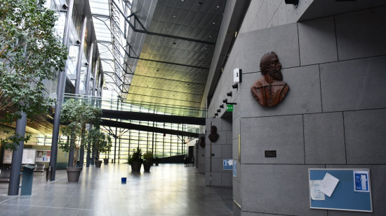 Affaire Sciences-Po Grenoble : l'enseignante relaxée en appel pour ses présumés tweets injurieux Affaire Sciences-Po Grenoble : l'enseignante relaxée en appel pour ses présumés tweets injurieux