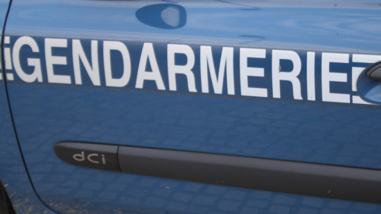 Ain : surpris en train de transporter sa femme dans un drap ensanglanté Ain : surpris en train de transporter sa femme dans un drap ensanglanté