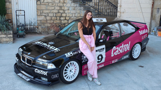 Près de Lyon : attachée de cabinet dans une mairie le jour, fan d’automobile le reste du temps