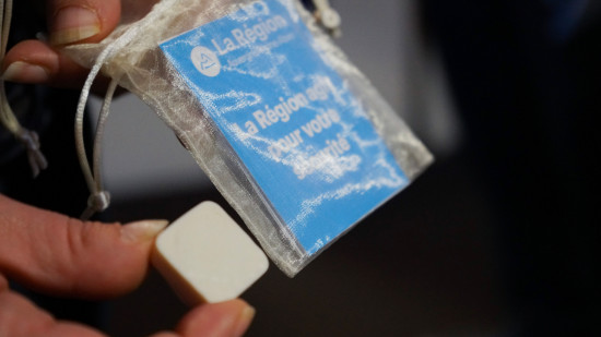 Des boutons d’alertes distribués par la région dans les écoles juives d’Auvergne-Rhône-Alpes