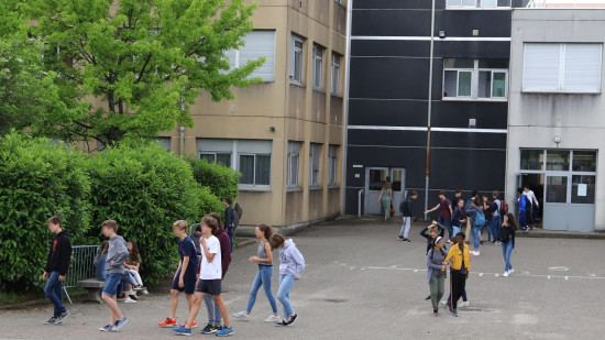 Métropole de Lyon : un intrus s'introduit dans un collège de Vénissieux, et profère des menaces Métropole de Lyon : un intrus s'introduit dans un collège de Vénissieux, et profère des menaces