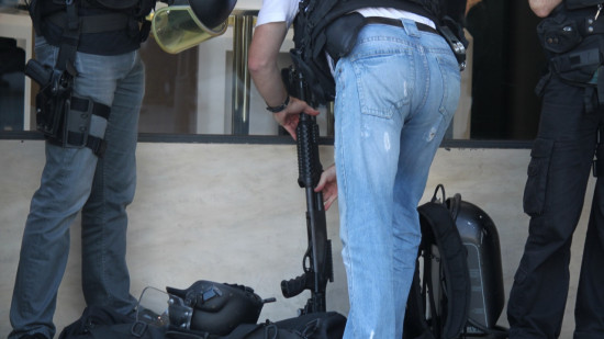 Lyon : interpellation en pleine rue d’un homme armé d’un fusil à pompe Lyon : interpellation en pleine rue d’un homme armé d’un fusil à pompe