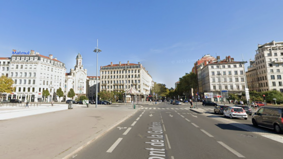 Lyon : les trois publicités géantes de la Fosse aux Ours ont été enlevées