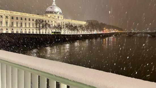 Lyon : des flocons de neige attendus en début de semaine prochaine ? Lyon : des flocons de neige attendus en début de semaine prochaine ?