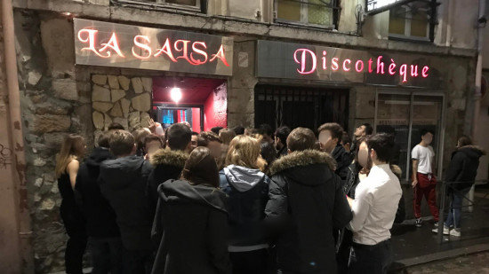 Lyon : Agression au couteau devant une discothèque de la Presqu'île Lyon : Agression au couteau devant une discothèque de la Presqu'île