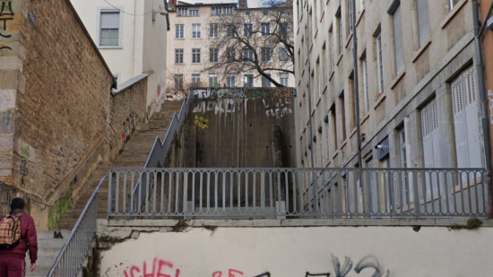 Lyon : coincé au-dessus du vide, il est secouru par les pompiers