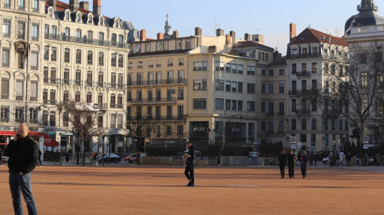 Végétalisation de la place Bellecour : l'opposition évoque un projet "hors-la-loi" et une "mascarade"