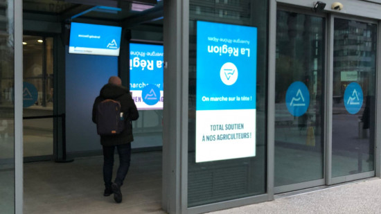 "Le bal des faux-culs" : les écologistes se moquent de Laurent Wauquiez et son soutien aux agriculteurs