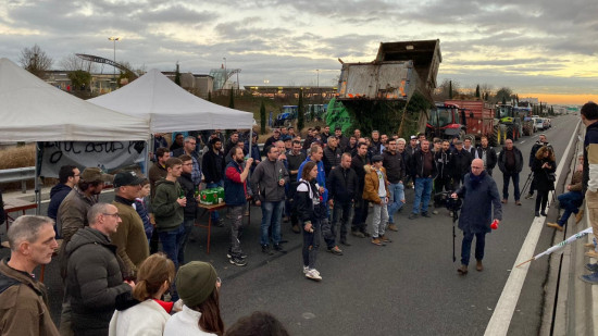 Agriculteurs en colère : au nord de Lyon, le blocage de la M6 levé