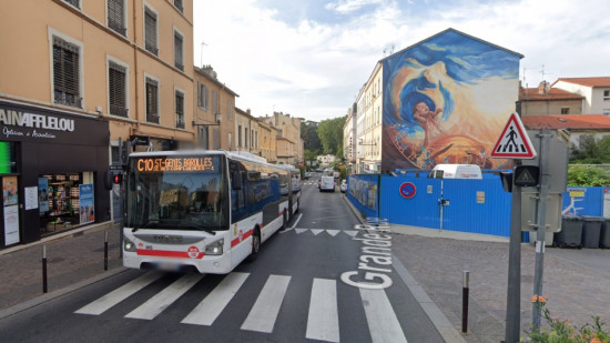 Fin du bras de fer ? La Métropole de Lyon abandonne la mise à sens unique de toute la Grande rue d'Oullins