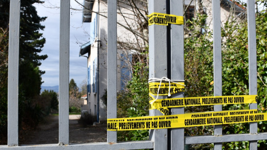 Corps ligoté et calciné près de Lyon : une information judiciaire pour "meurtre par conjoint" ouverte, la victime identifiée