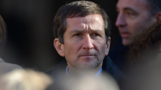 Près de Lyon : un maire aveuglé par un laser alors qu'il conduit sa voiture