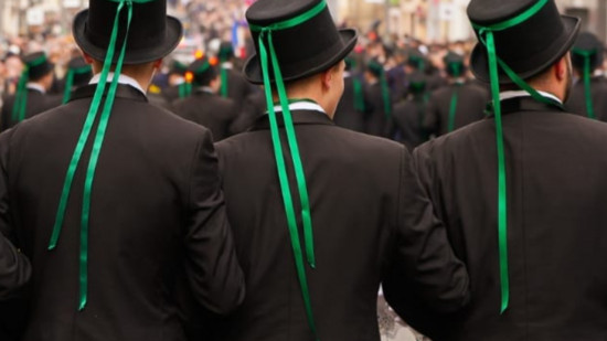 Près de Lyon : la fête des conscrits dégénère, un jeune blessé par une fusée d'artifice