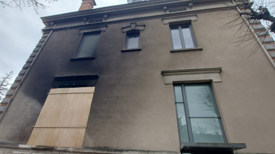 Près de Lyon : un homme interpellé après les incendies devant la mairie de Saint-Cyr-au-Mont-d’Or