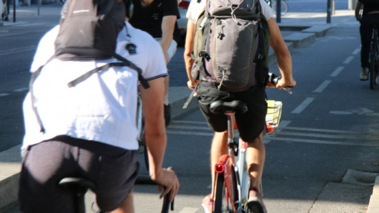 Grande rue d'Oullins : une vélorution pour chasser les voitures Grande rue d'Oullins : une vélorution pour chasser les voitures