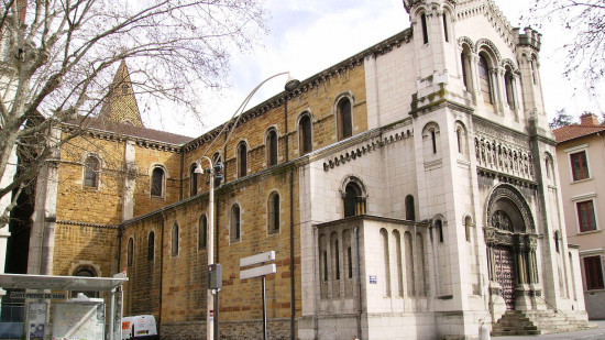 Elue laïque et agnostique, elle ne donnera finalement pas son nom à une cloche d'église à Lyon