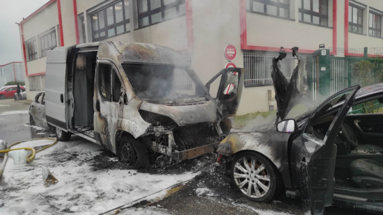 Près de Lyon : un fourgon braqué et incendié, les malfaiteurs en cavale Près de Lyon : un fourgon braqué et incendié, les malfaiteurs en cavale